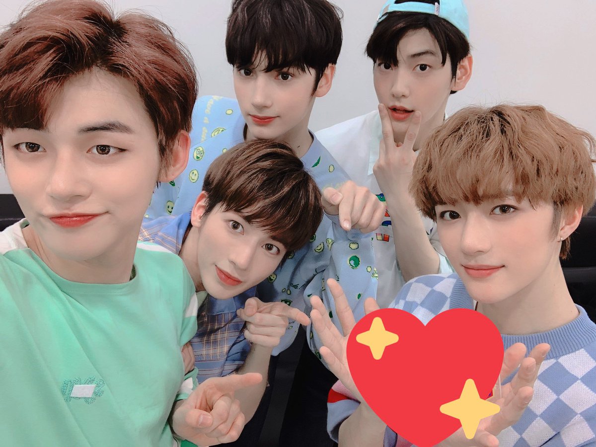BOFLTWT_'s tweet photo. ‹ ، 🎶 · 𝗕𝗢𝗙! | • ﹫bof_twt :: ᥒᥱᥕ ρᥣᥲყᥣιst ˖ 𓏲𓍢 . . #BOF ⊹ ִֶָ ➪ 𝕟𝕠𝕨__ ៹ lιstᥱ::𝗻𝗶𝗻𝗴 ₊ › #MOOBIUSPlusPlus
Salimos en masa colectiva para declararle nuestro amor a las reinas de Moobius. Somos #TeamFavOriTe, aunque el hola alto es otra joya. https://t.co/wisZeIrg7Y