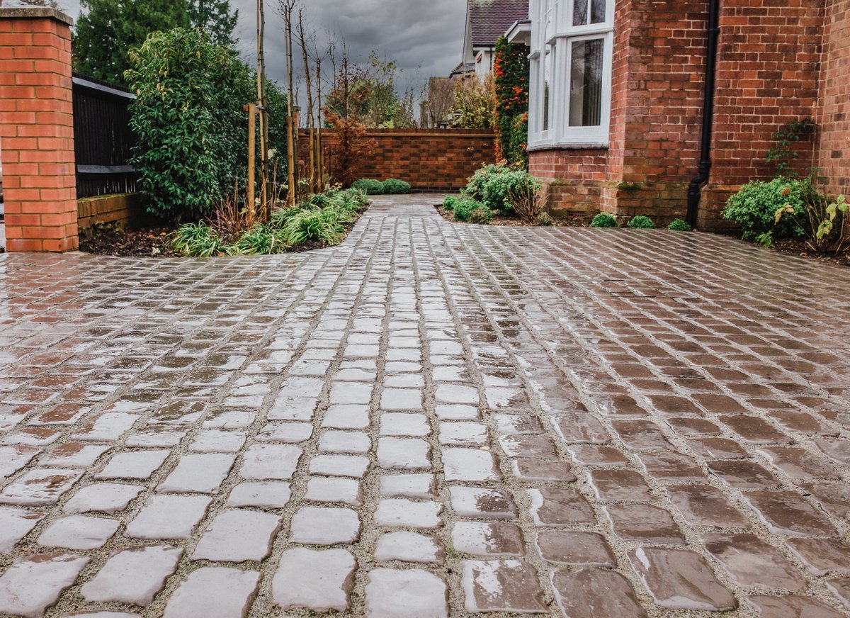 harpendenpaving's tweet photo. Finally got some photos after the planting was complete. New driveway and pathways and rear garden landscaping using @MarshallsReg Drivesys Original cobble with @MarshallsGroup Sylvern limestone @DannyLaino @RTMGeorgeP @NeilAndrewMess1 #bestbyfar #creatingbetterspaces https://t.co/rQJV9KIzZQ