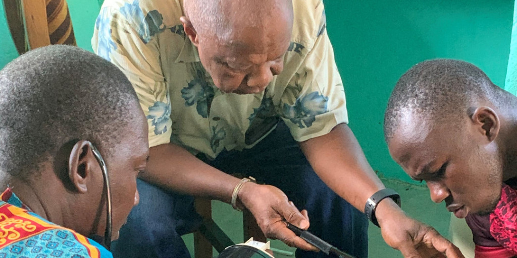 HealeyIRF's tweet photo. #ThrowbackThursday Last year in Nov team from TRIMEDX Foundation came to #SierraLeone for 2 weeks to repair & access medical equipment at 10 faith-based hospitals. Covid postponed 2020 plans, but will resume hopefully in 2021.🇸🇱 #globalhealth #biomedicaltechnicians #scarstostars https://t.co/gWdLof8vBR
