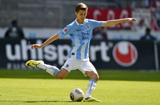 One of his teammates acknowledged him by saying, “He plays like a 35-year-old”, predicting that his top-flight career was off to an illustrious start as even at that young age, he possessed his brilliant footballing mind and calm demeanor.