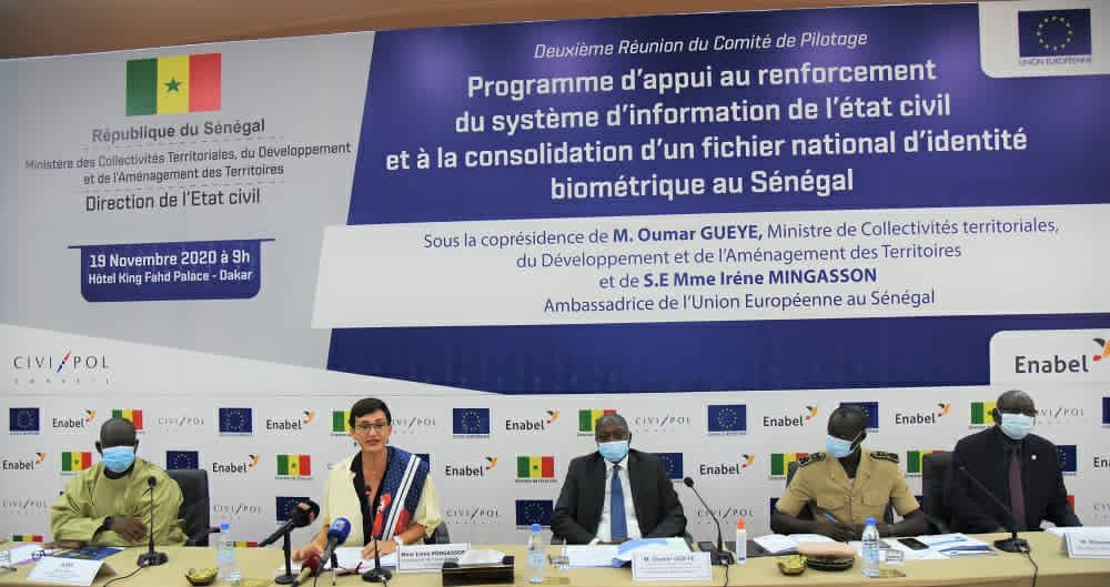 Réforme de l’état civil: dans le vif du sujet ce matin avec le Ministre des collectivités territoriales et les nombreuses administrations et autorités touchées par cette priorité transversale. Base pour toute politique et pour tous les droits de chacun/e 🇪🇺🇸🇳⁦<a href="/Macky_Sall/">Macky Sall</a>⁩