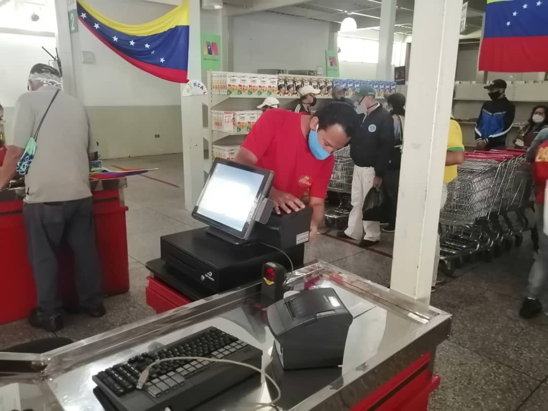 MercalOficial's tweet photo. #19Nov|| En las instalaciones del #Mercal Mariano Picón nos preocupamos por brindar la mejor atención al pueblo, es por ello que actualizamos nuestra plataforma tecnológica

#ClapEnVanguardia https://t.co/hX6TaGA8Uk