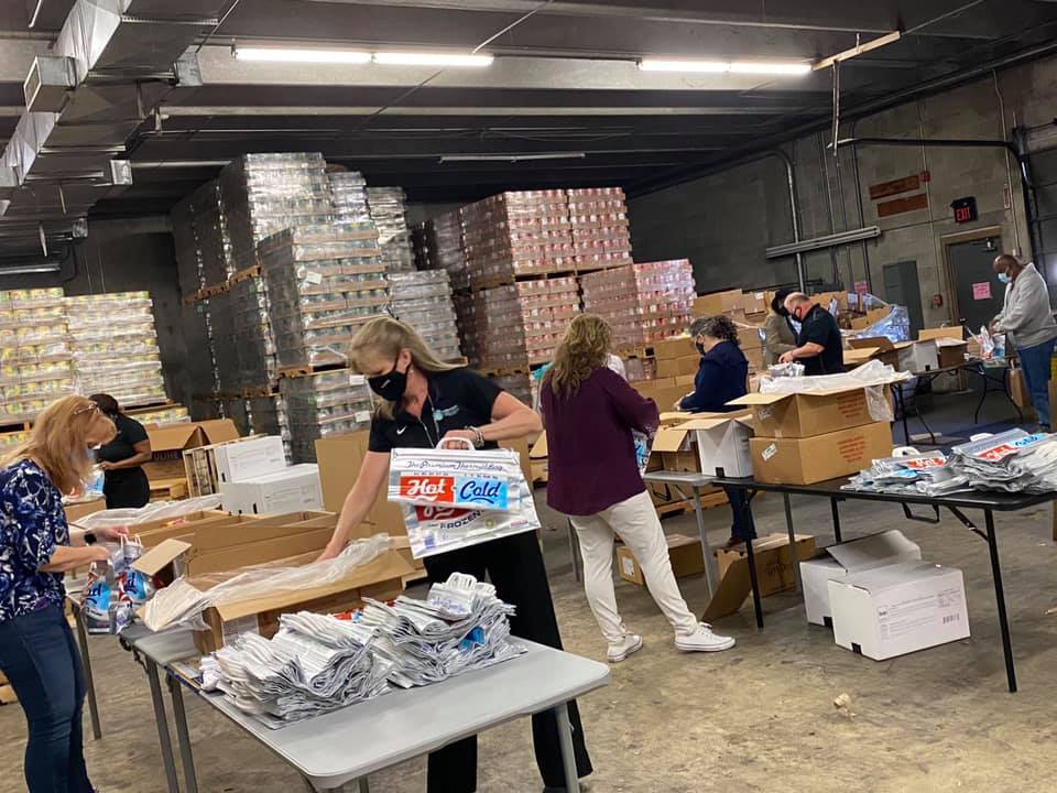 PolkSchoolsNews's tweet photo. All hands on deck! It's been a major undertaking to get all of this food ready to keep Polk's children fed during the Thanksgiving break, but luckily we have an extraordinary staff to get it done -- from our warehouse employees to Superintendent Byrd! https://t.co/x2QLDhYALF https://t.co/BAm72NHkVV