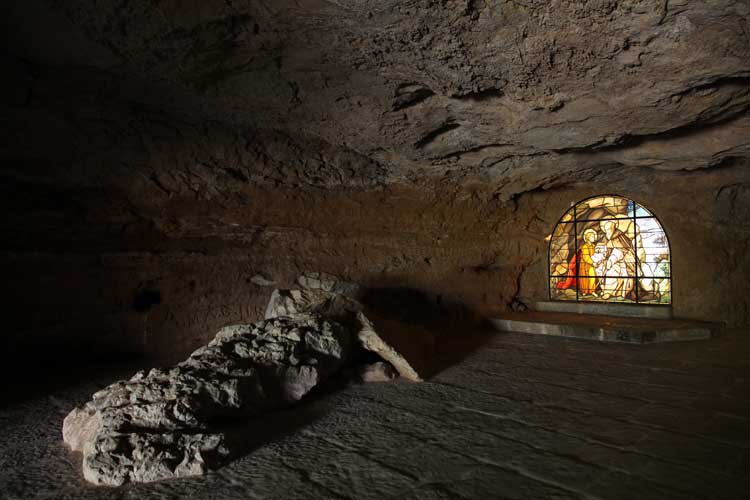 EducacionAlba's tweet photo. *CURIOSIDAD*
El acceso a la ermita de #SanSaturio se hace a través de una cueva.
#mipaisaje #DCSUVA #eligeSoria https://t.co/D0OpaQHszG