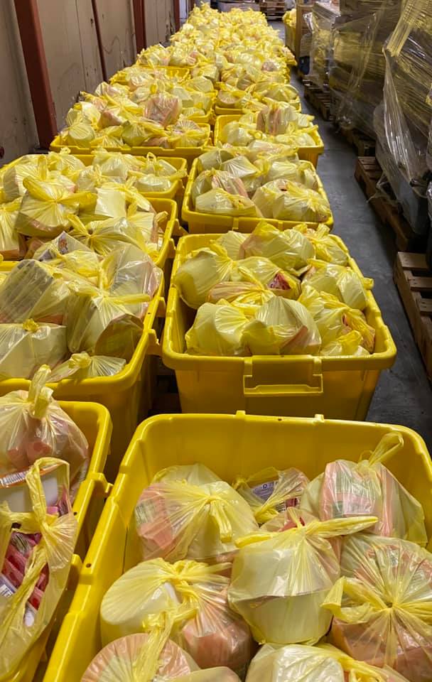 PolkSchoolsNews's tweet photo. All hands on deck! It's been a major undertaking to get all of this food ready to keep Polk's children fed during the Thanksgiving break, but luckily we have an extraordinary staff to get it done -- from our warehouse employees to Superintendent Byrd! https://t.co/x2QLDhYALF https://t.co/BAm72NHkVV