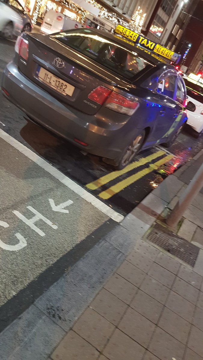 _BadParking_'s tweet photo. Parked up on double yellow lines. https://t.co/5wFAMVEQ5M