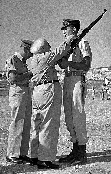 עוד רגע נפלא של נוסטלגיה במיטבה..!! כאן הרמטכ
