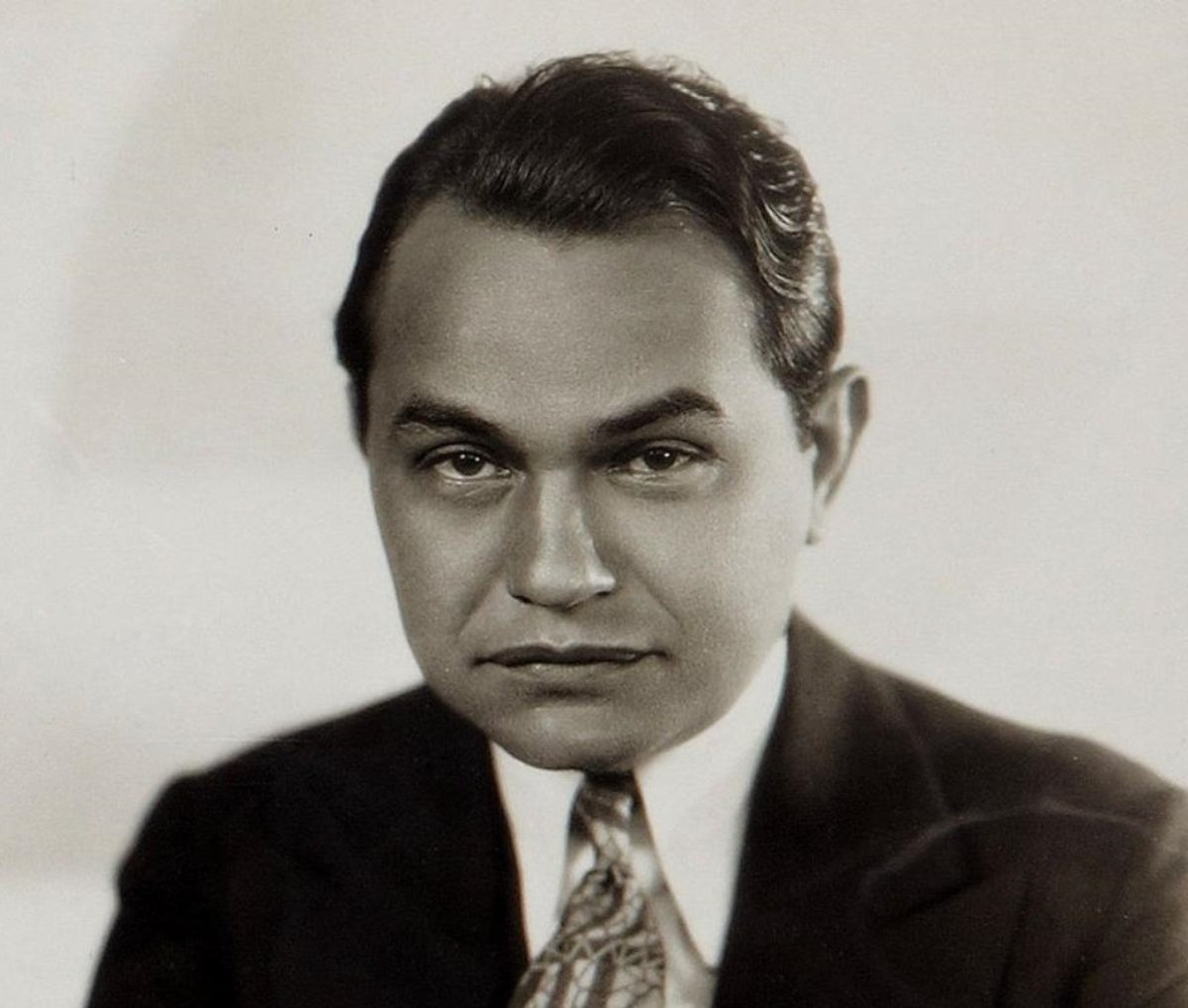 Trivia_Boss's tweet image. Is this Edward Robinson or Jack Carson?