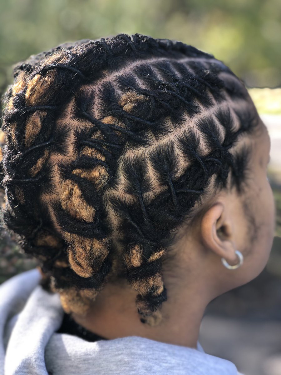 its_ashia's tweet photo. Today’s Work 🤗
It’s Definitely Loc Season ✨
Wash Retwist and Style 😍
#tsu #tsu20 #tsu21 #tsu22 #fisk #fisk21 #dreads #dreadheads #dreadsforwomen #locd #dreadlocs https://t.co/bvx7nHZVg1