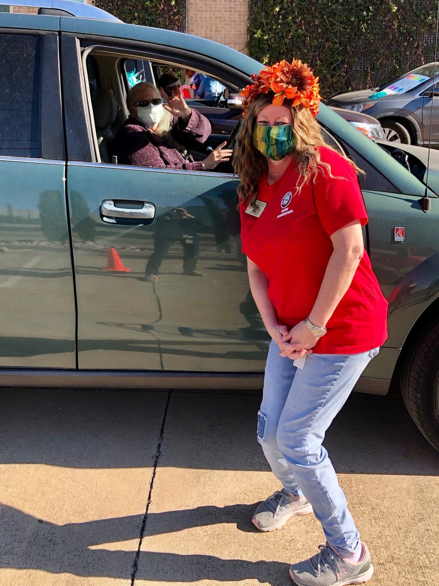 TheSeniorSource's tweet photo. We are so grateful to our friends at @AnyStepCommunit for their partnership! We had such a fun at our #FallParade yesterday.
Thanks to all who came out to make it such a great event. We were able to safely serve 179 clients and #volunteers! #dallastx #olderadults https://t.co/TjHVM5V68N