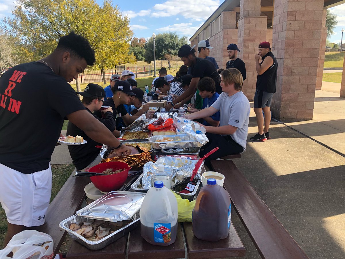 RealTxPostGrad's tweet photo. Team Thanksgiving! What a great group of young men.

“When you arise in the morning, give thanks for the food and for the joy of living. If you see no reason for giving thanks, the fault lies only in yourself.” — Tecumseh

#team1 #thankful https://t.co/3eYxXQ520z