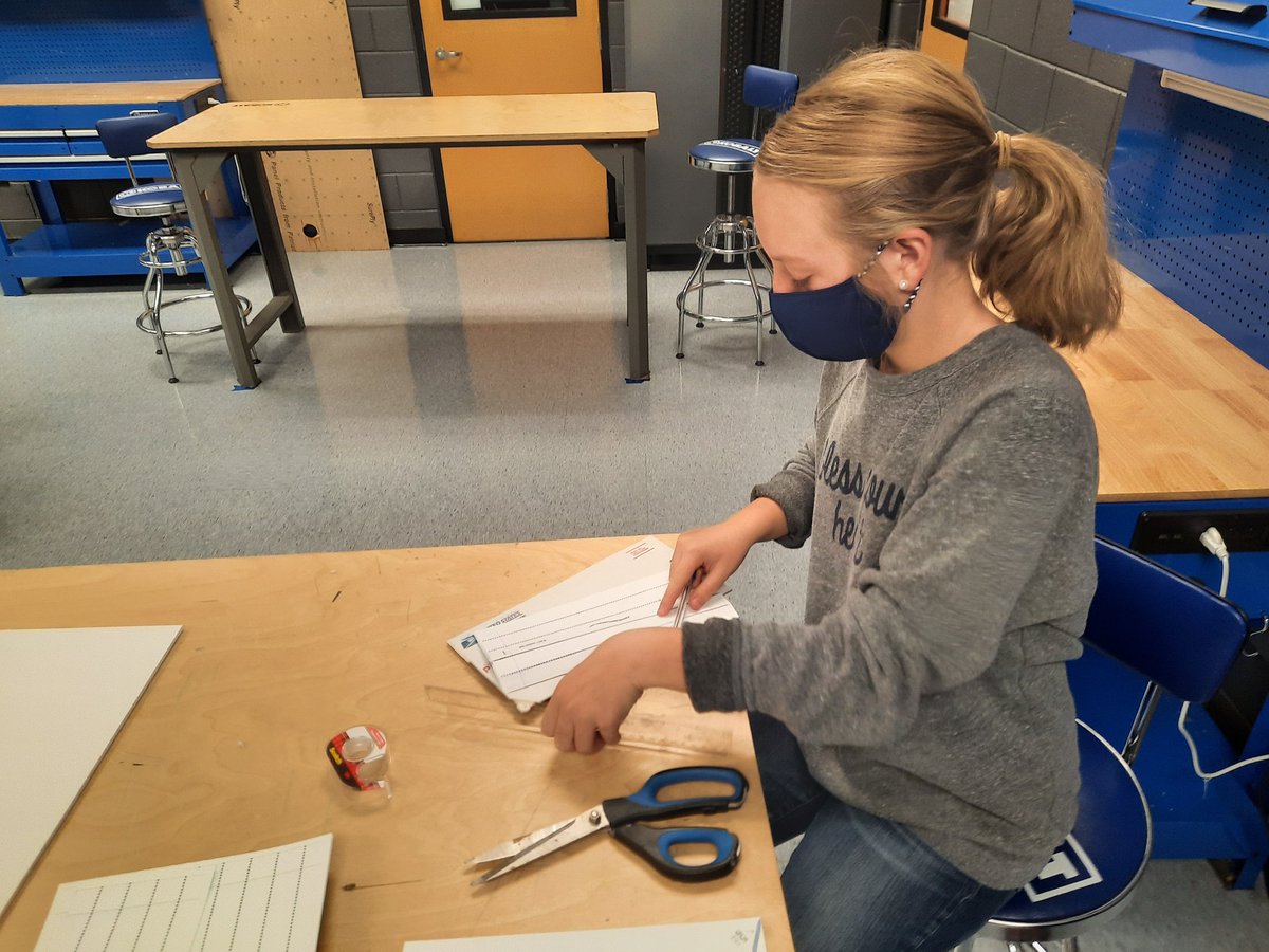 millerscience87's tweet photo. GMS STEM and Advanced Medicine students working collaboratively in small groups. @GMSRMurphy @MrNathanPeters1 @GlasgowScotties https://t.co/HcrHINzB0M