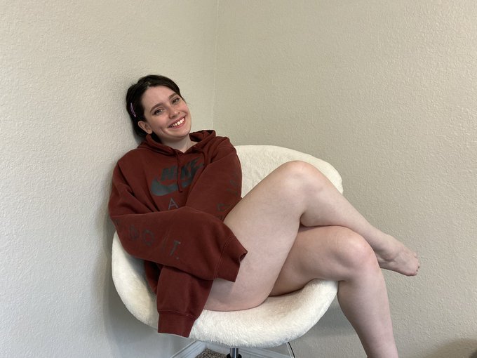 you meet this girl along your travels. she says if you don&rsquo;t let her keep your hoodie, she will crush