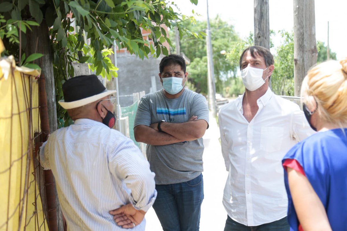 LaurentPilar's tweet photo. Hoy visitamos a adultos mayores del barrio #SanJorge 

Con un estado presente, estuvimos junto ellos en todos estos meses tan difíciles, asistiéndolos para que pueden permanecer en sus hogares cuidando su salud. https://t.co/n2tHS76fyK