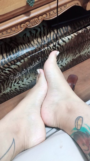 Quem gosta de pezinho?  #feet #Goddess #foot https://t.co/aDMRpAWvrc<a href="/tag/feet"class="tags">#feet</a><a href="/tag/goddess"class="tags">#Goddess</a><a href="/tag/foot"class="tags">#foot</a>