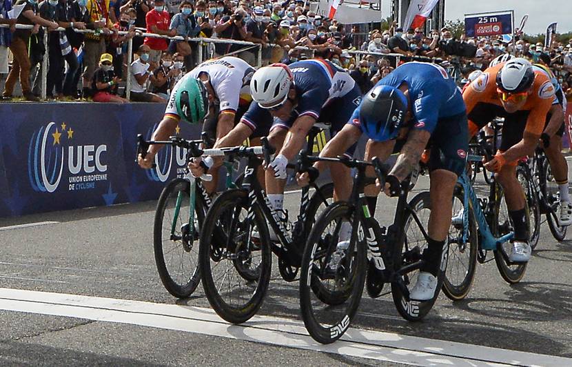 Giacomo Nizzolo 2020: 10 podiums dont 4 victoires, champion d'Italie, champion d'Europe, 1 étape du Down Under et 1 étape de Paris-Nice, un podium d'étape sur le tour et 5e de MSRPlus beau sprint: Championnat d'Europe (vainqueur devant Démare, Ackermann et VDP)