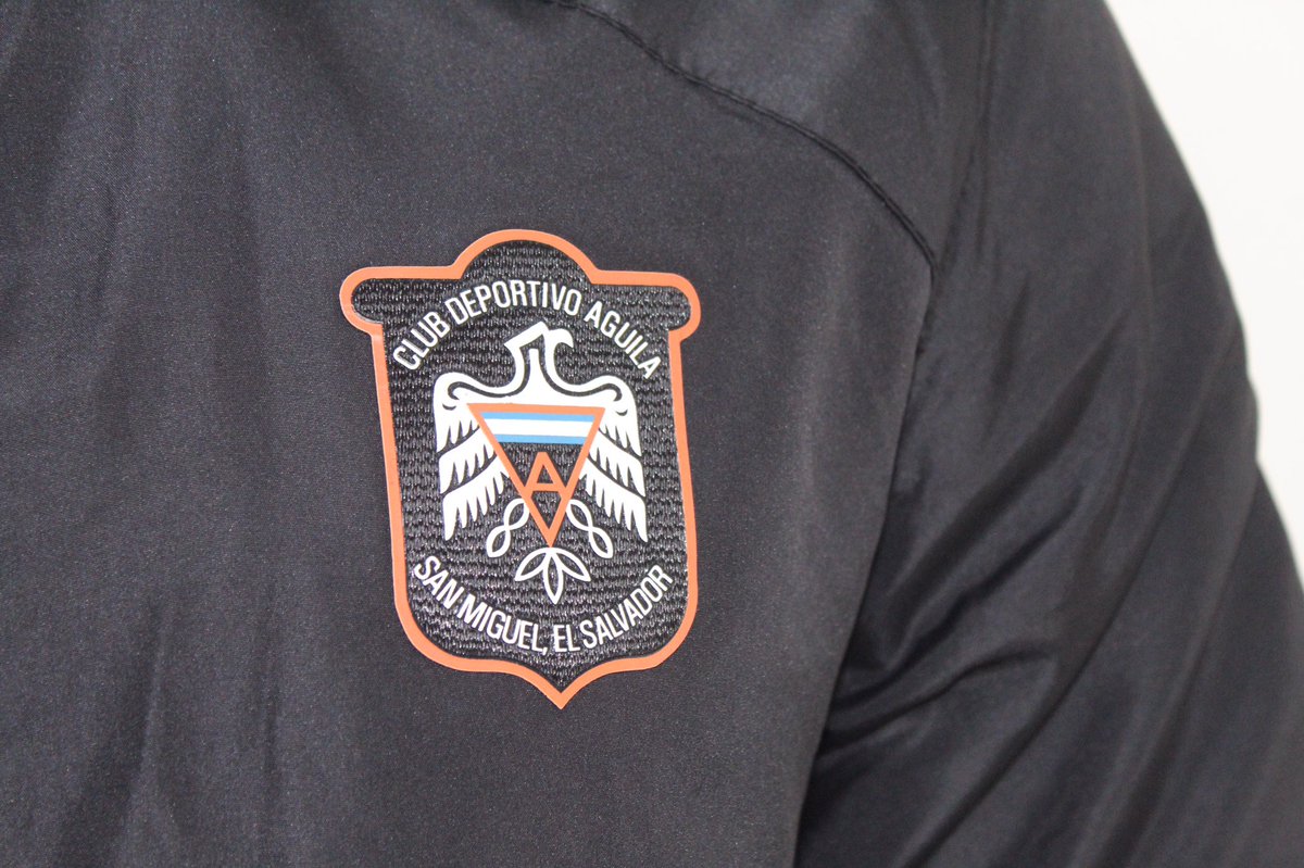 cdaguilaoficial's tweet photo. ¡¡¡Chumpa impermeable, perfecta para lucirla!!!😍 

Pregúntanos por el precio y tallas disponibles. ¡No te quedes sin la tuya!👀

#SiempreÁguila 🦅 https://t.co/0IxMHDQwe7