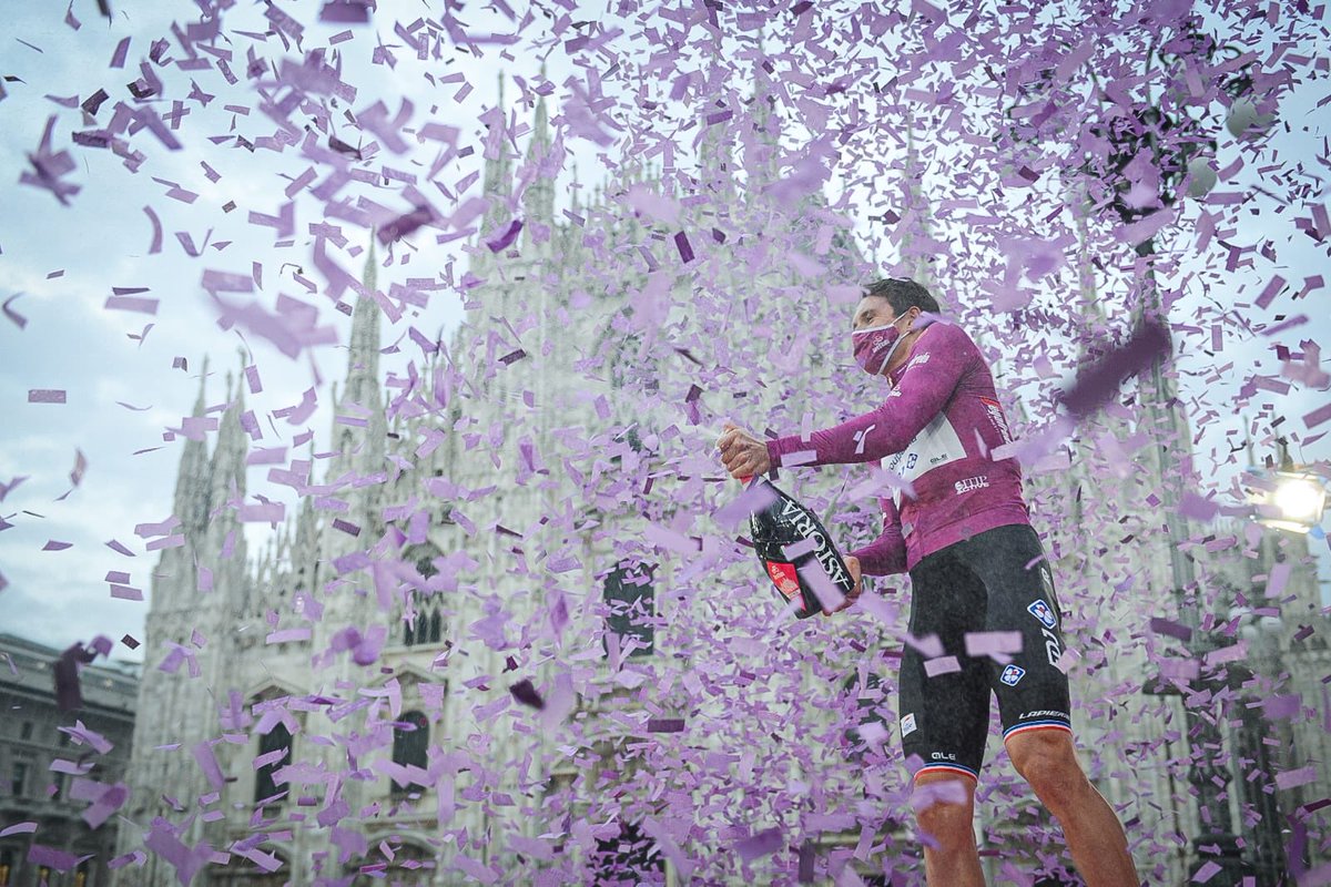 Gonflé à bloc par un confinement forcé dans un vulgaire hôtel des Émirats, il a su engranger les victoires après la reprise, porté par un train fantastique et une confiance retrouvée. Non rassasié par ses sprints, il est en plus allé battre quelques puncheurs (Alaph, Gilbert)