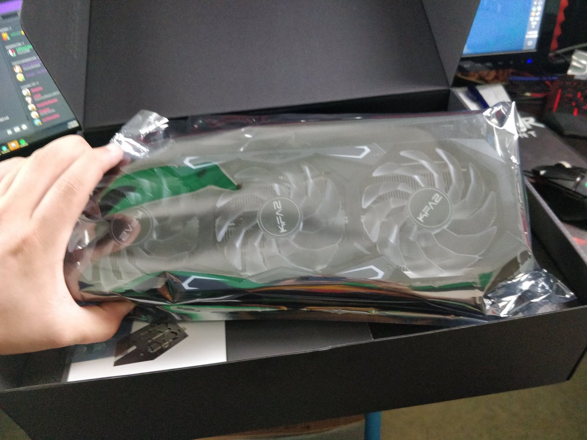 oskurd1's tweet photo. Is she beauty or FREAKING beauty. #3080RTX is here. Now i just need get #5900X at home from seller and two most "rare" parts here. #monsterpc is getting together. Part by part. Next year will be so epic https://t.co/JbsLZnWA0I