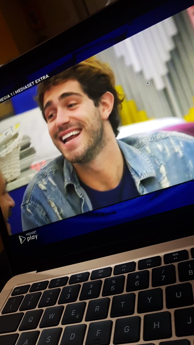 falsahh's tweet photo. "Fai come Emily"😂😂  #GFVIP #GIFVIP5 https://t.co/tQEQeqi9sL