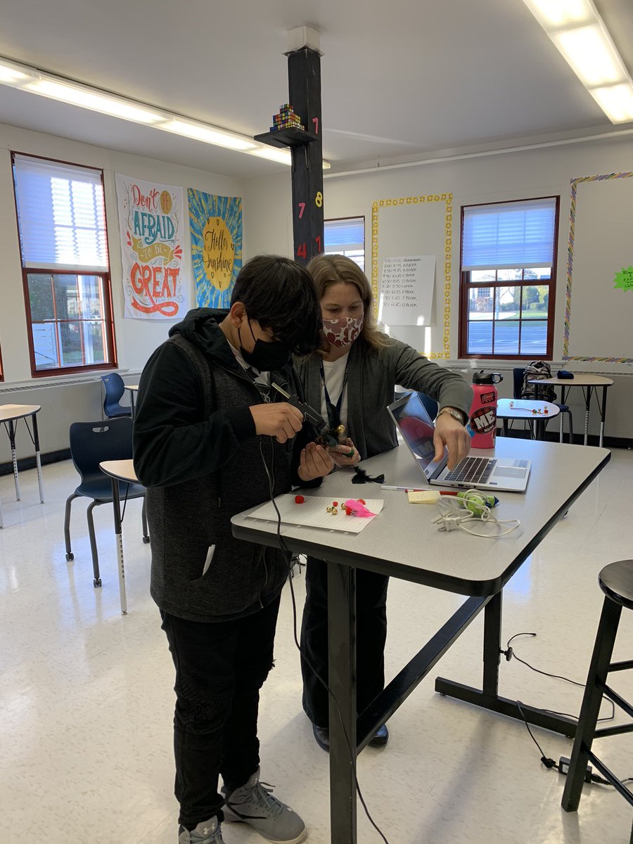 MathMrsCrowley's tweet photo. Making some ornaments for our tree downtown! #ackvisory #ackcps #crew18 #7thgradeisthebestgrade #ackcps ๐@HeyMsClarkson https://t.co/nSnamQ7e5c