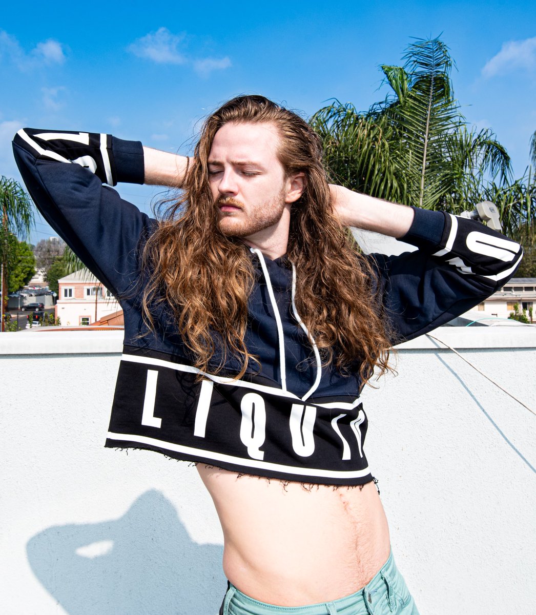 For international men's day, I have a thread for you all, and I'm gonna start it with this fabulous photo of me in a cute cropped hoodie, and two pics of cool inspirational dudes who don't care about your norms.