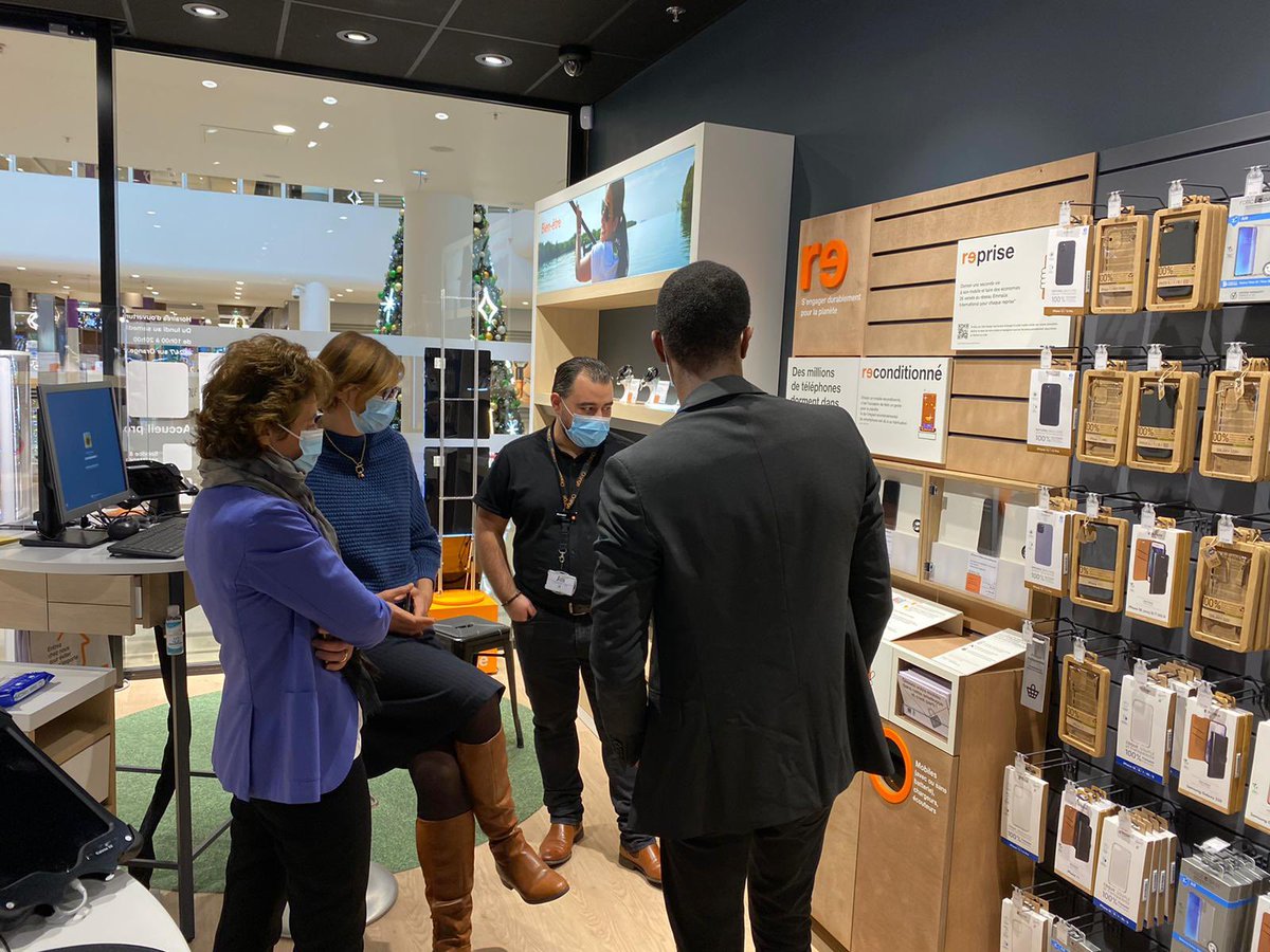 muhidusunceli's tweet photo. Merci à notre directrice Orange DOIDF @LaurenceThouveny pour sa visite aujourd’hui à la boutique Orange d’Aulnay-Sous-Bois, un super moment, une journée riche en échanges 😊 Merci aussi à @ChristellePechier, notre directrice clients IDF @Orange, @O’Parinor, @ClemenceauStephane https://t.co/JC5yfDKNr9