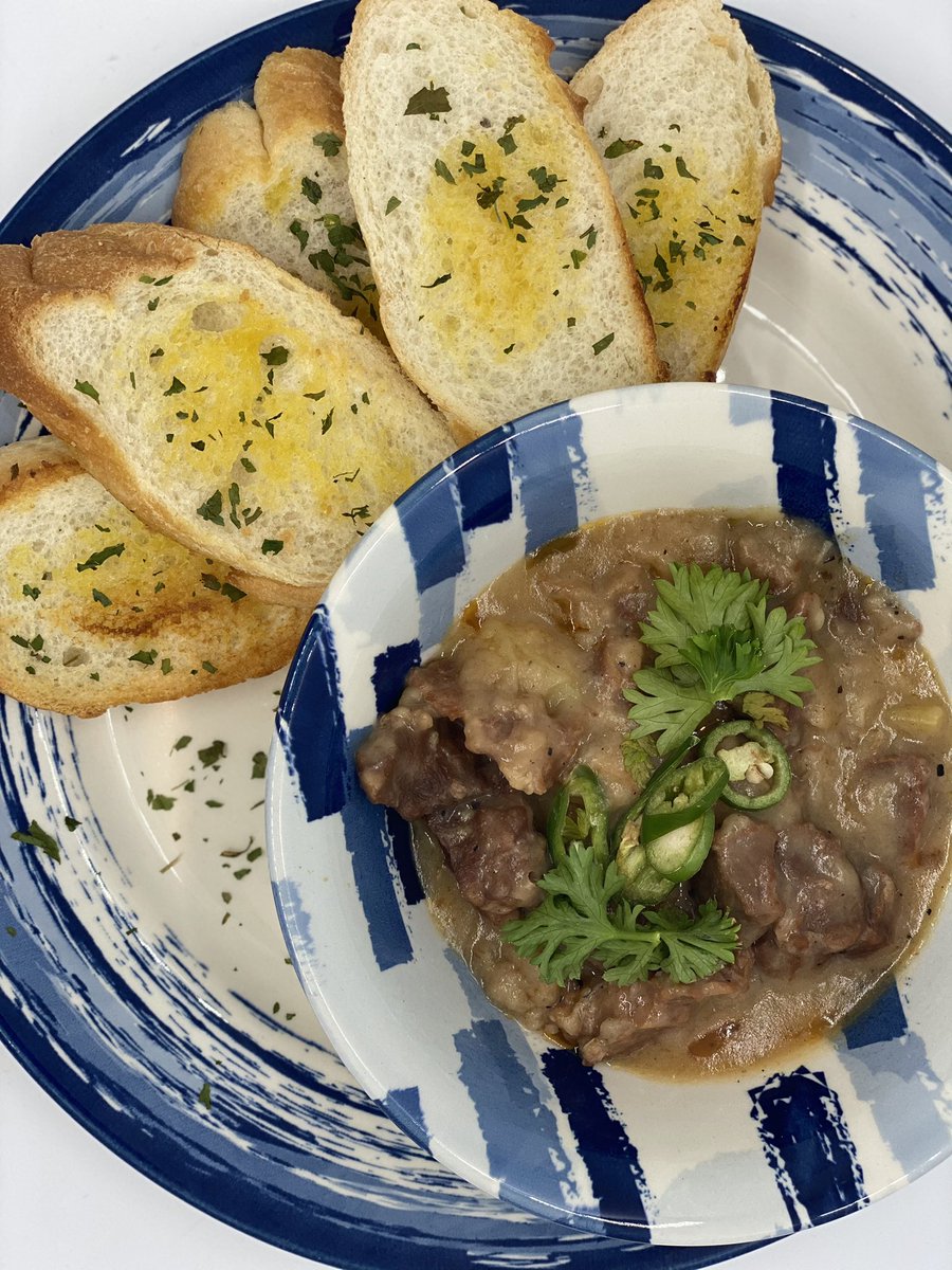 Perfect garlic bread with stew daging