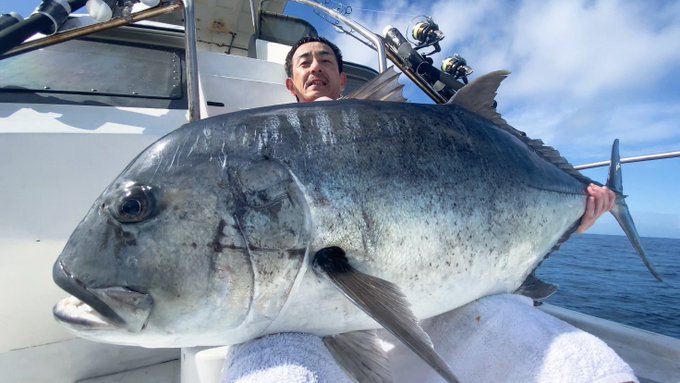 宮古島の澄んだ海で釣りを体験しよう 磯釣り 船釣りの特徴や 魚の種類 釣りポイントなどをご紹介します 南国での釣りを楽しむための参考にしてみてください Rugu Glamping Resort