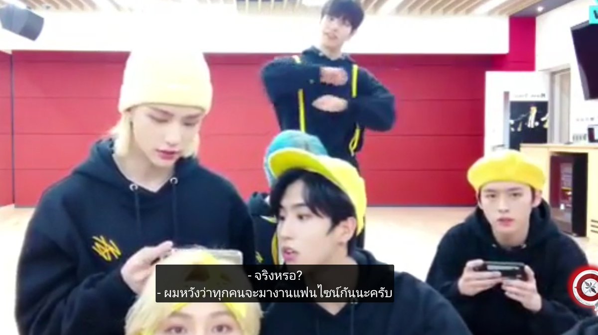 starknow98's tweet photo. สเตย์แค่บอกว่ามีสเตย์เต้น Back door ได้เยอะเลย ปกติก็ต้องตอบว่าขอบคุณหรือดีใช่ไรงี้ปะ วงกุบอก"หวังว่าพวกคุณจะมางานแฟนไซน์นะ" ความลีดแดนซ์อะเนาะควบคุมเรื่องเต้นในสตคแล้วก็ต้องควบคุมในสเตย์ด้วย 555555555555555 //จ้อง👀
@Stray_Kids https://t.co/98sRgY5OjO