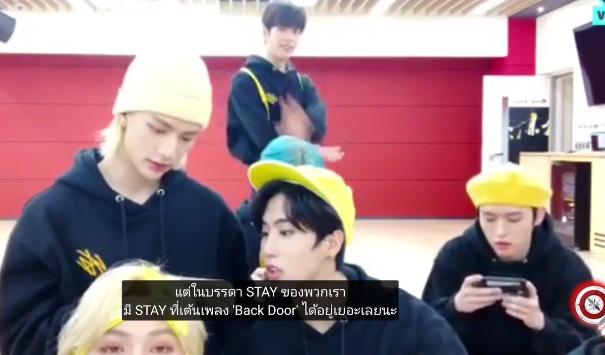 starknow98's tweet photo. สเตย์แค่บอกว่ามีสเตย์เต้น Back door ได้เยอะเลย ปกติก็ต้องตอบว่าขอบคุณหรือดีใช่ไรงี้ปะ วงกุบอก"หวังว่าพวกคุณจะมางานแฟนไซน์นะ" ความลีดแดนซ์อะเนาะควบคุมเรื่องเต้นในสตคแล้วก็ต้องควบคุมในสเตย์ด้วย 555555555555555 //จ้อง👀
@Stray_Kids https://t.co/98sRgY5OjO