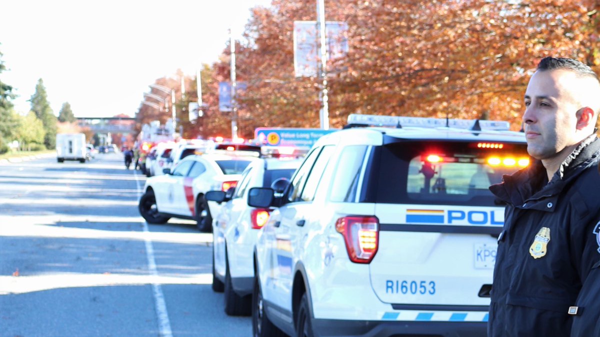 DFO_IFO's tweet photo. .@CBP Preclearance Vancouver proud to join our Canadian Law Enforcement and First Responders in procession of an RCMP officer who passed away during training. The procession took place outside Vancouver International Airport.
#preclearance #yvrairport #rcmpfamily #lawenforcement https://t.co/VEyiTnQK91