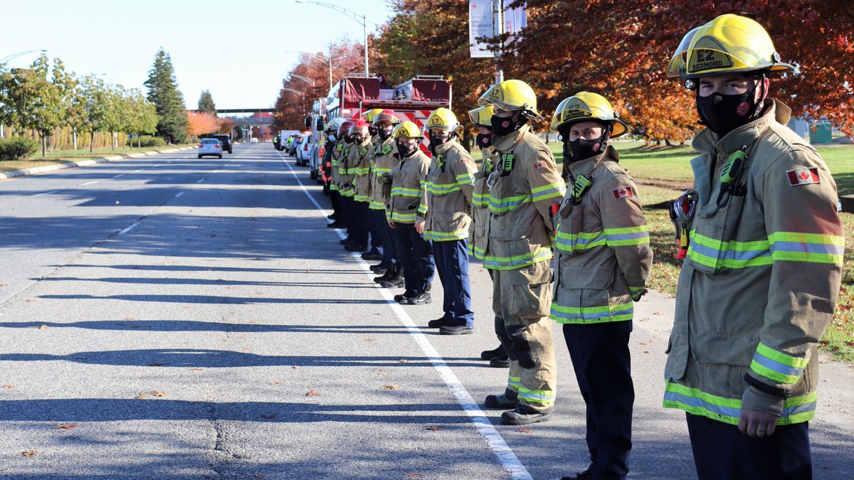 DFO_IFO's tweet photo. .@CBP Preclearance Vancouver proud to join our Canadian Law Enforcement and First Responders in procession of an RCMP officer who passed away during training. The procession took place outside Vancouver International Airport.
#preclearance #yvrairport #rcmpfamily #lawenforcement https://t.co/VEyiTnQK91