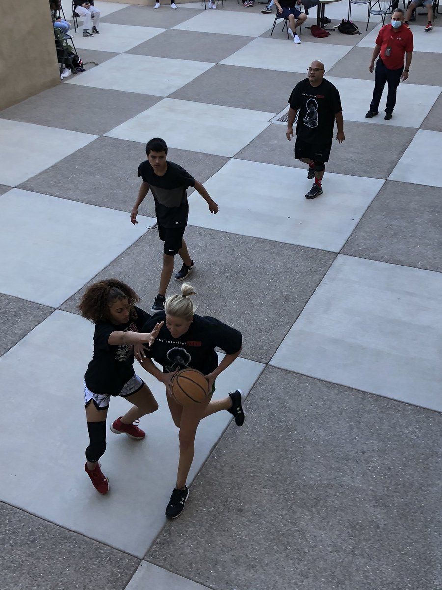 cjsjungle's tweet photo. This week @PeoriaFlexAcad has brought our #Falconcommunity together as #StuCo brought their A game! So much โCovid-crazyโ right now and they made sure #SafetyFirst was priority! And that 3 on 3 student/staff b-ball tourney! Wowzers! ๐๐ผ๐๐ผ๐๐ผ #PeoriaUnifiedPride #BePFA https://t.co/Tnsuwy37Vd