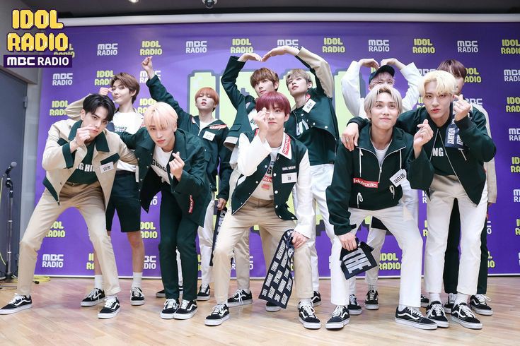 Nosso estúdio se encheu de alegria hoje ao receber os meninos do THE BOYZ! Esses garotos nos encheram de amor e risadas, assim como tivemos spoilers do comeback deles 👀 Deobis, se quiserem ver, basta ir em nosso canal e ver tudinho! 

t.me/idolradiorp