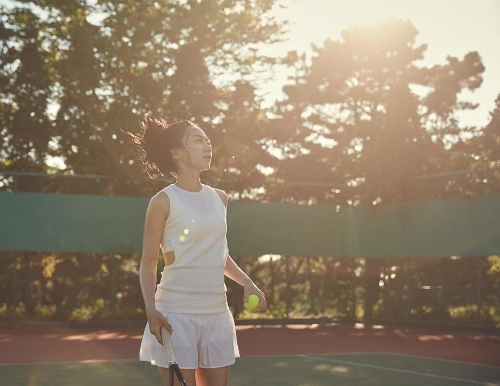 채널예스에서 연재하는 <손희정의 더 페이보릿>. 이번 연재가 마지막이라 한 줄 한 줄 아껴읽을 수 밖에 없었는데요. 이번에 다뤄진 인물을 보고 탄성을 질렀습니다.

이경미 감독의 영화를 보는 재미는 역시, 타협 없는 영화적 세계를 그린다는 것.  그리고 여성의 캐릭터가 진정으로 살아있다는 것.
