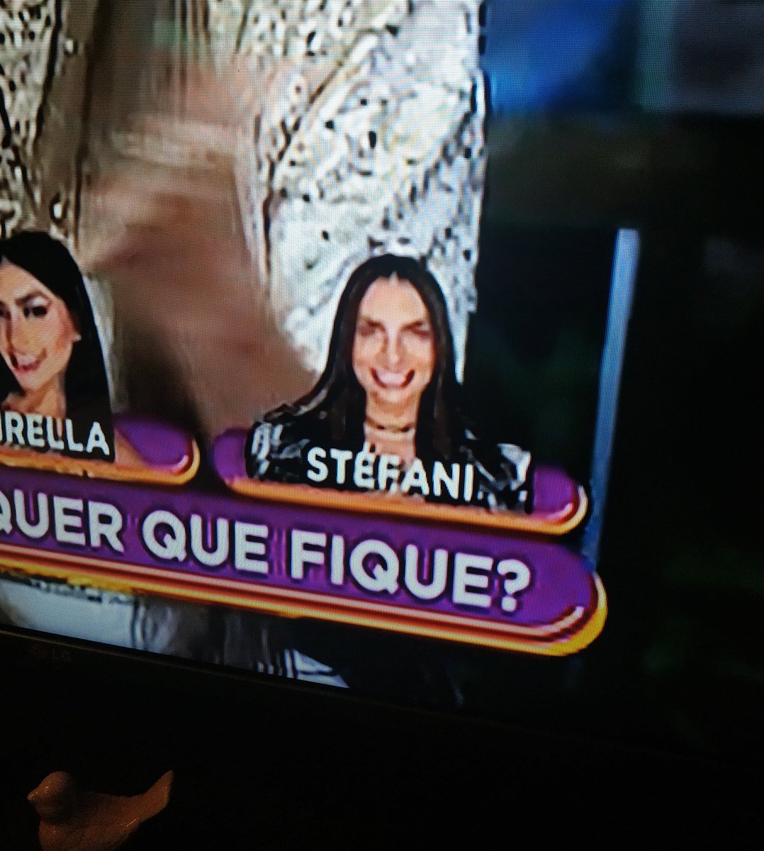 ThaliaV_'s tweet photo. E a Stafani que tá o próprio safadão 🧐 #EliminaçãoAFazenda https://t.co/7BvC2ZCsNH