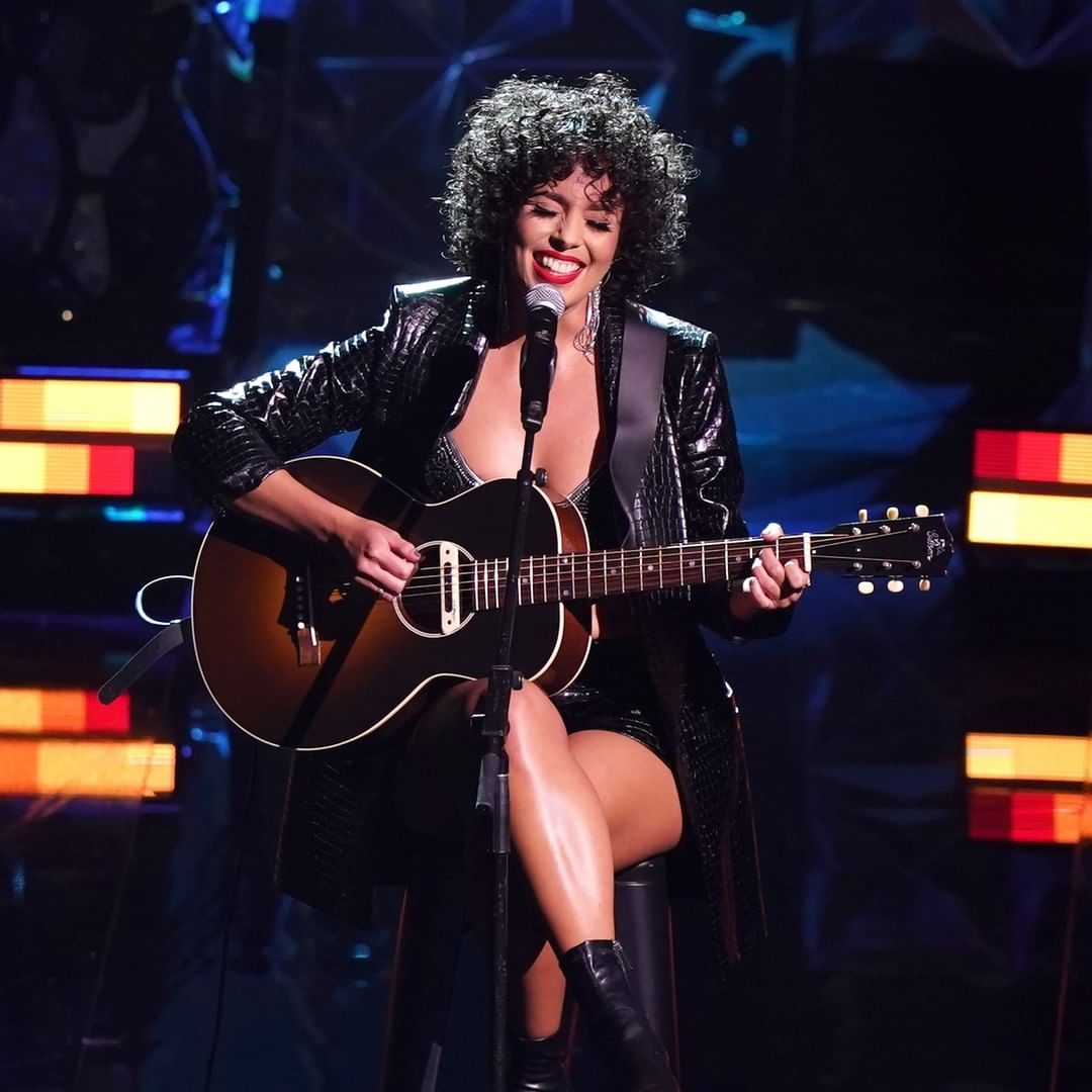 Amor1067's tweet photo. #Raquelsofia, #DebiNova y #AlexCuba nos sorprendieron con su talento 💥 🙌  ¿Les gustó su presentación? 🤩 🎙️  #LatinGRAMMY #ViveLatinGrammy https://t.co/86xZ7uyOr5