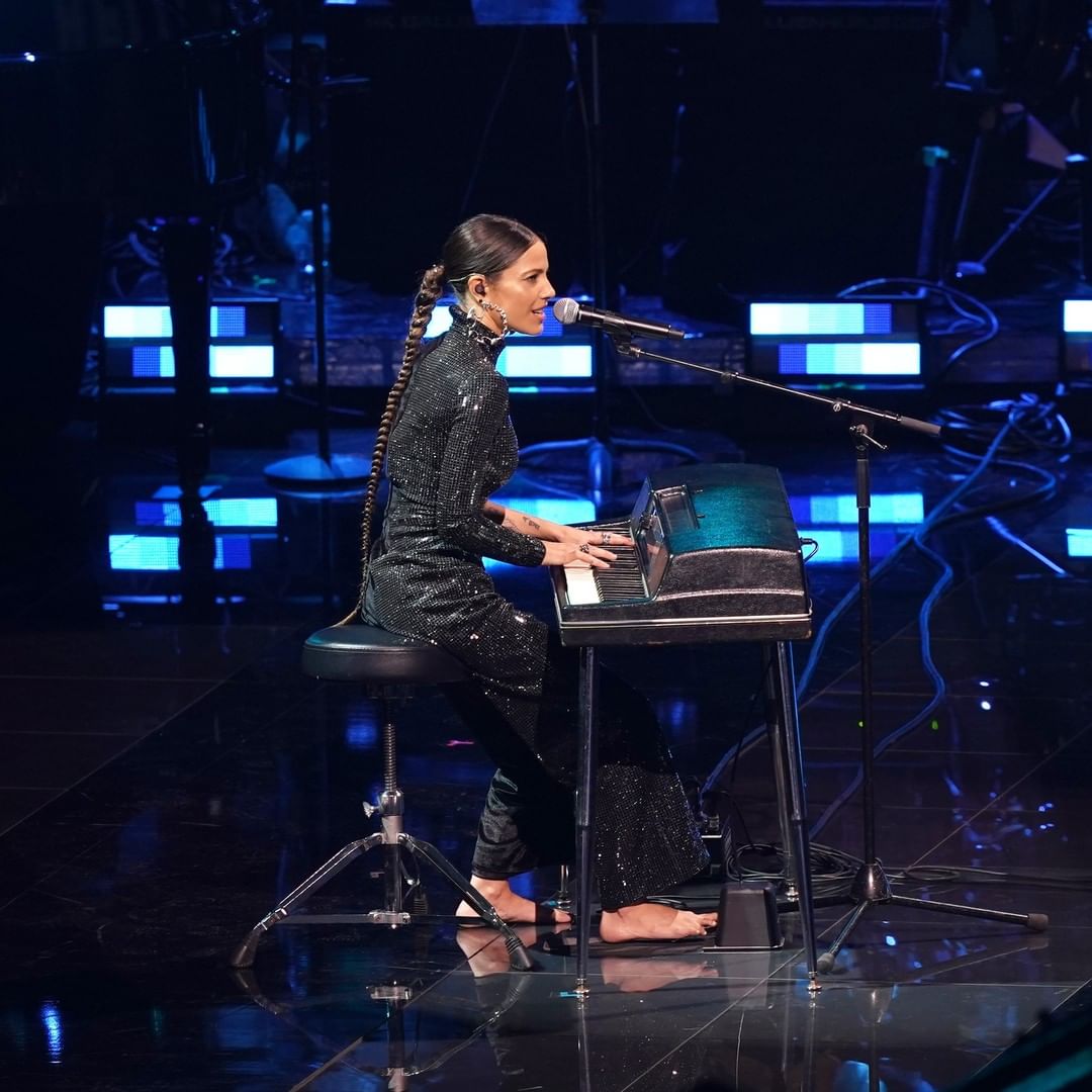 Amor1067's tweet photo. #Raquelsofia, #DebiNova y #AlexCuba nos sorprendieron con su talento 💥 🙌  ¿Les gustó su presentación? 🤩 🎙️  #LatinGRAMMY #ViveLatinGrammy https://t.co/86xZ7uyOr5