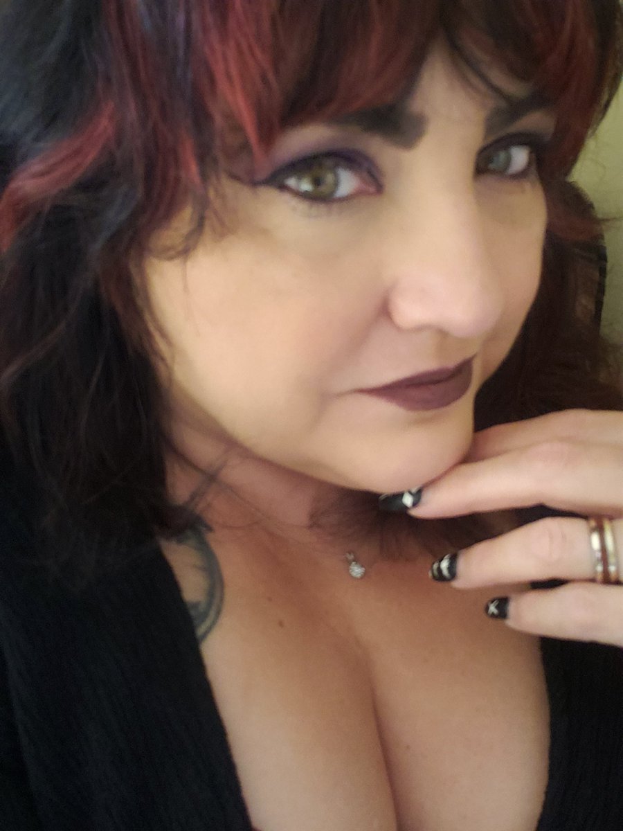 chicagomistress's tweet photo. Selfie look for day of mentorship video chats. If you are interested in mentorship and/or domme private lessons please email me directly
Chicagomistress@gmail.com
#educator #dommeteacher #mentorship https://t.co/4Fg3REnZNq