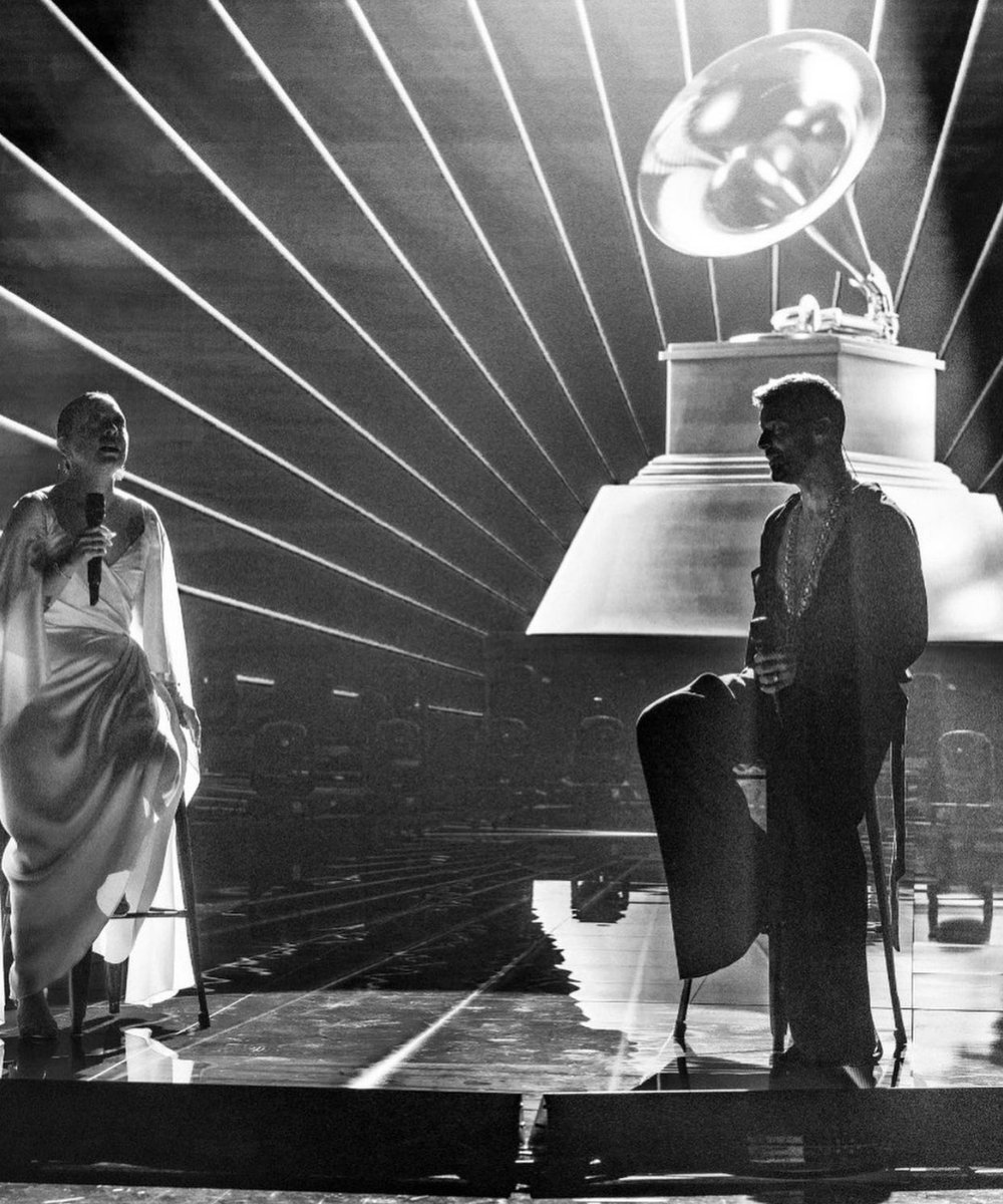 ricky_martin's tweet photo. What a night! #LatinGRAMMYs 
📸: @omarcruz https://t.co/L5CG4IQNeh
