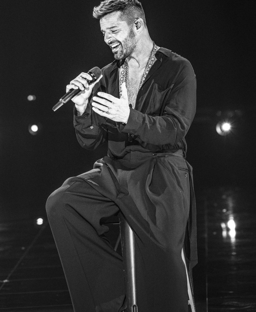 ricky_martin's tweet photo. What a night! #LatinGRAMMYs 
📸: @omarcruz https://t.co/L5CG4IQNeh