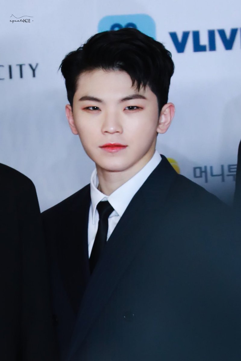 ที่สุดของอูจีสำหรับนี่ก็คืออูจีผมดำเปิดหน้าผาก ช็อตเหล่านี้ไม่มีคำว่าน้องในหัวแม้แต่นิดเดียว