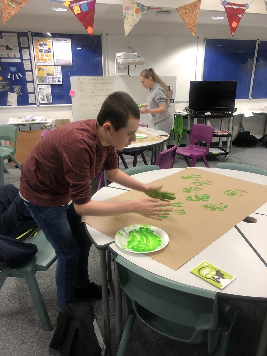 YoucanYouth's tweet photo. Fun session back on a Thursday! Christmas project in the making plus some low sugar low calorie hot choccies to keep everyone warm πβοΈ #youcancommunityclub #salford #disabilityyouthclub #disabilityinclusion #disabilityadvocate #disabilityactivities #walkden #swinton @wuu2salford https://t.co/dhRj1gRDb3