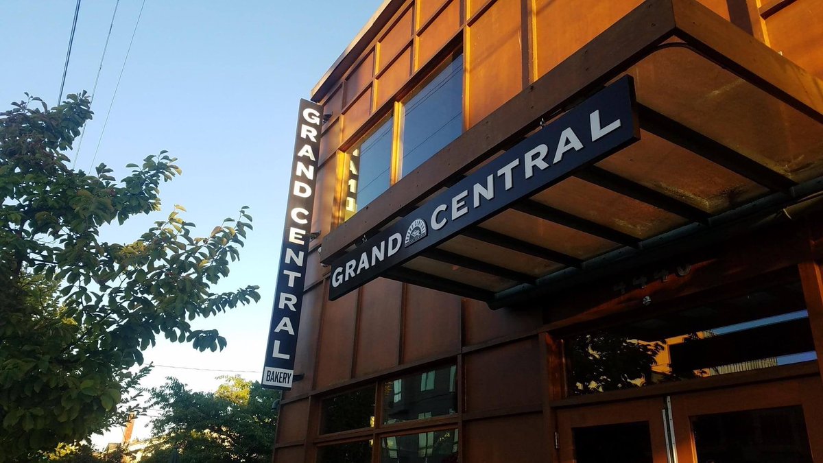 . <a href="/GrandCentralPDX/">Grand Central Bakery</a> Bakery is hiring a full-time Bread Expeditor ---> bit.ly/3pOssGr #pdxjobs

The Bread Expeditor is the link between Bread Production and Delivery.