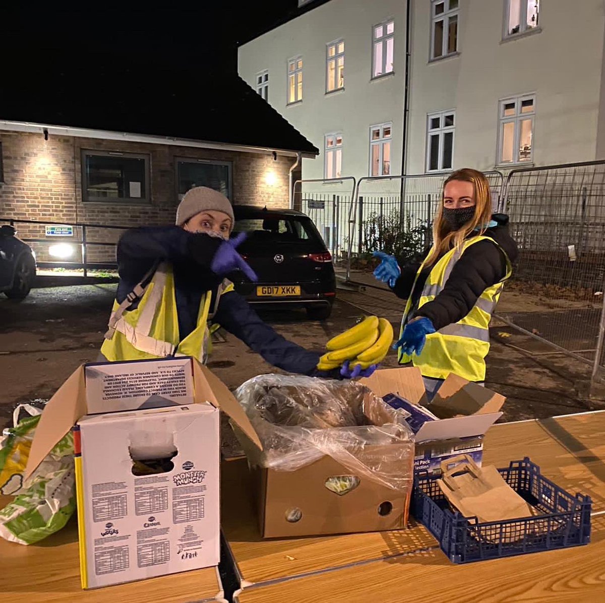 RootsStreetTeam's tweet photo. Whilst we’ve been working with amazing local charities throughout COVID to support where we can, last week was our first week back as a full Roots team. We were at Champions Square again tonight serving hot meals and drinks. It’s good to be back! Thank you to our volunteers 💙 https://t.co/OEm55AftRS