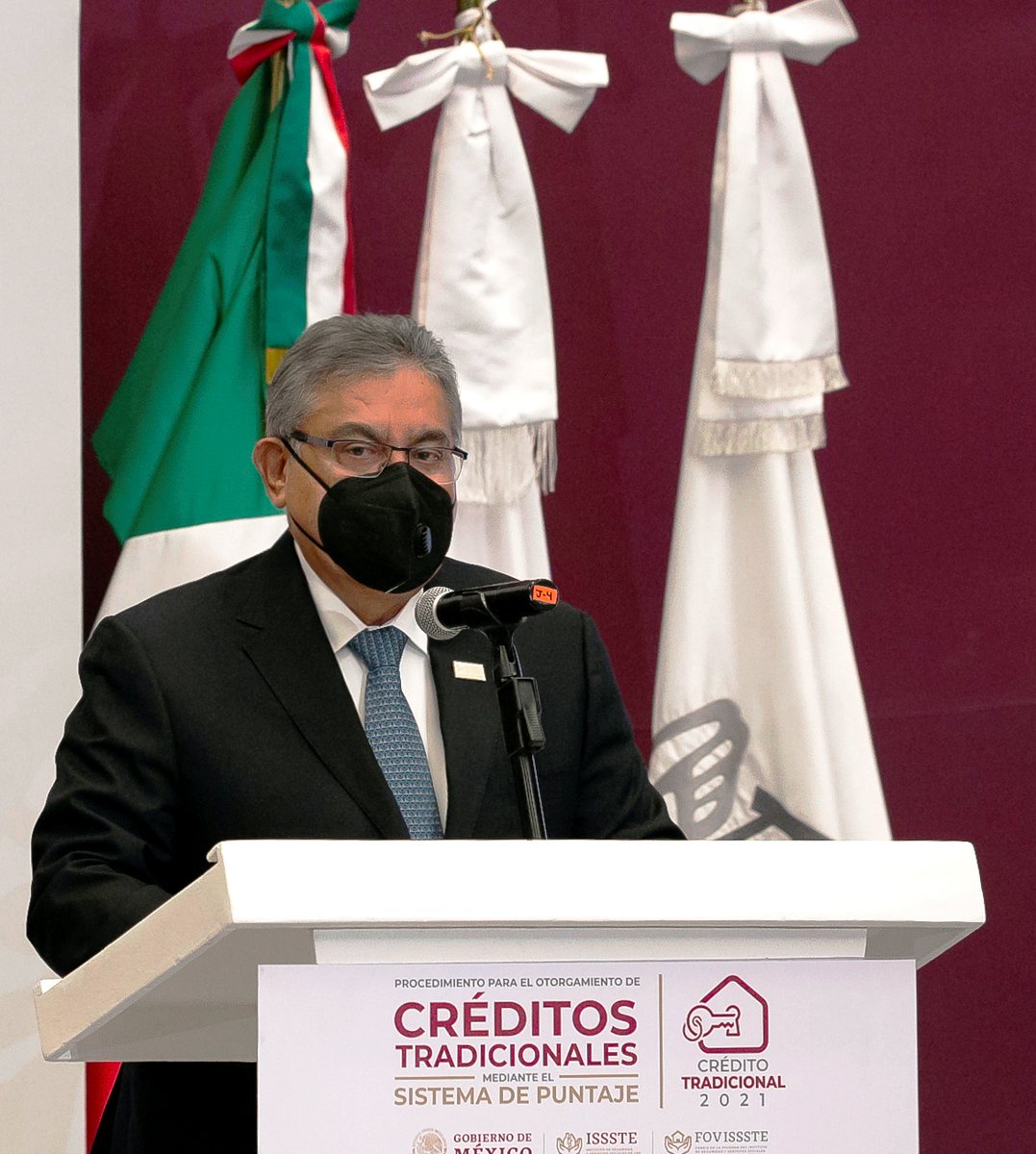 SnteNacional's tweet photo. #SNTEconMéxico 👩‍🏫🇲🇽👨‍🏫

🔴 Merecen docentes reconocimiento social ✅ seguridad en salud ✅ vivienda ✅ y jubilación ✅ por compromiso ratificado en la pandemia #COVID19 👉#SNTE Mtro Alfonso Cepeda Salas, durante entrega de 15 mil créditos FOVISSSTE

Nota 👉 https://t.co/lypjEPJUCm https://t.co/mgGhgzhI9X