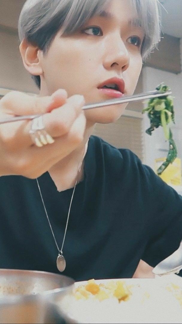 _xConaNx's tweet photo. 🎧 ⌯. Repeat? ↺ Here comes_ Conan's ˚‧⁺ playlist >. #TMAreTigers
Estaba comiendo cuando me quedé embobado escuchando #TigerinsideTM, es que es muy muy buena canción, la recomiendo 10/10. https://t.co/rIybG6CzgG