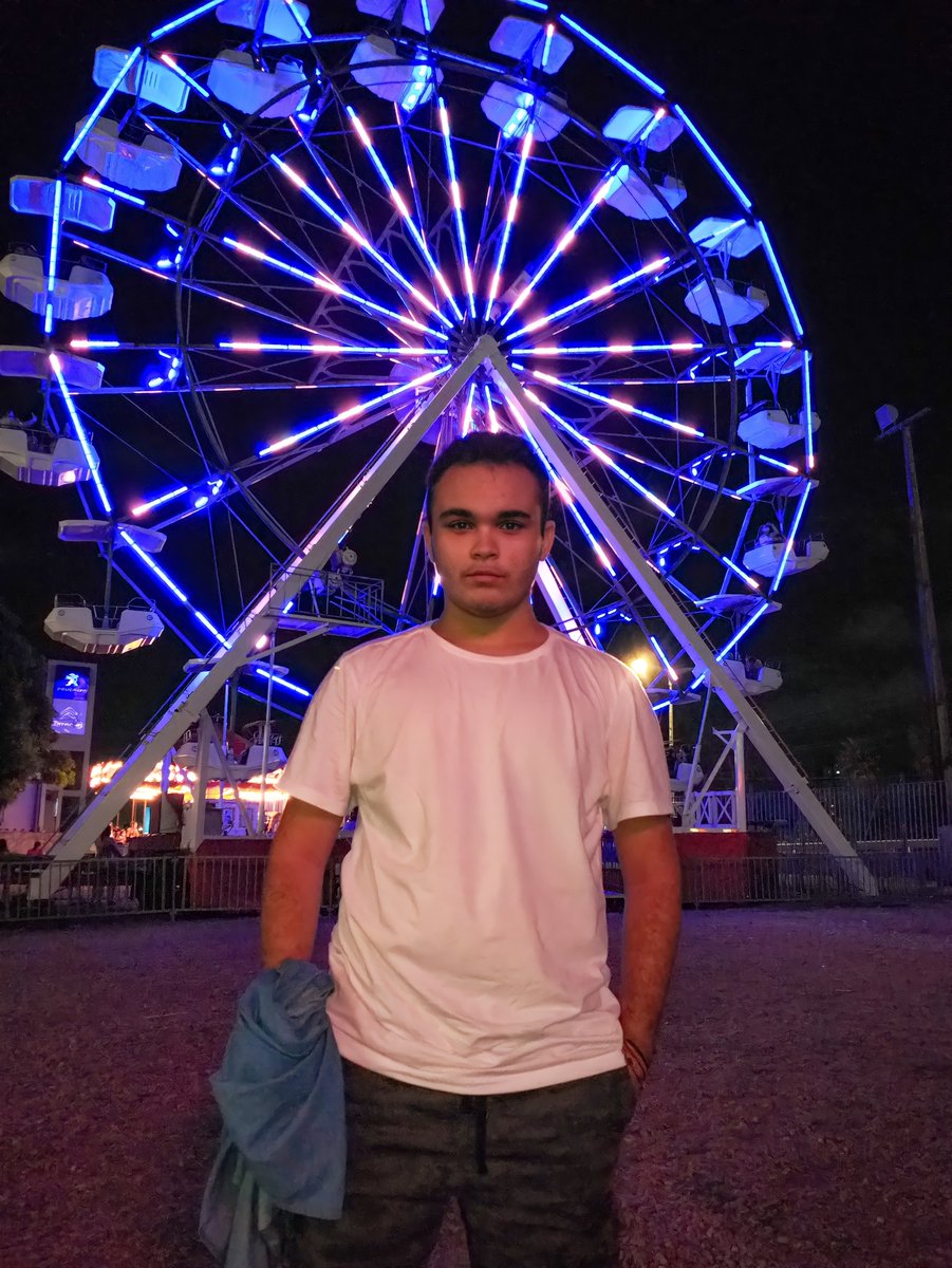serpajota's tweet photo. hoje minha autoestima está alta
#universalpark https://t.co/nPCHRkWR4W