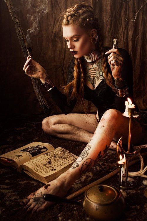 MrsDarylAdixon's tweet photo. @LuisLuiskiss1 @WitchezGarden @PinupStickers @7LoxRok @Dzsozi22 @HPL_JDeLaughter @GreatCthulhu420 @LadyBlackTear @BlankPetra @DarkQueenKeora @_antiC666_ @fuckedchic @DrJeckleMrHide @AmiraGothika @FreedomMila #HorrorHouse &amp; #HorrorLessons 🖤😈🧙‍♀️💜 https://t.co/cLmSrDr0JQ